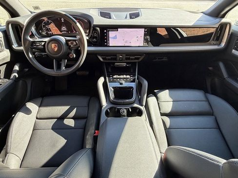 Used 2025 Porsche Cayenne image 13