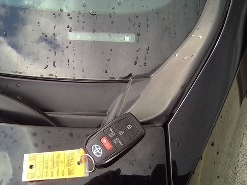 Used 2023 Toyota Sienna LE image 10