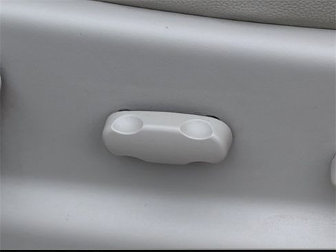 Used 2010 Chevrolet Avalanche LT image 18