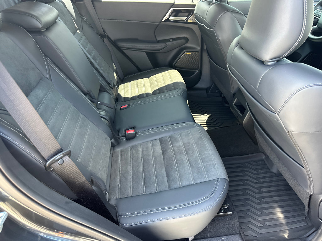 Used 2025 Mitsubishi Outlander SE FWD image 15