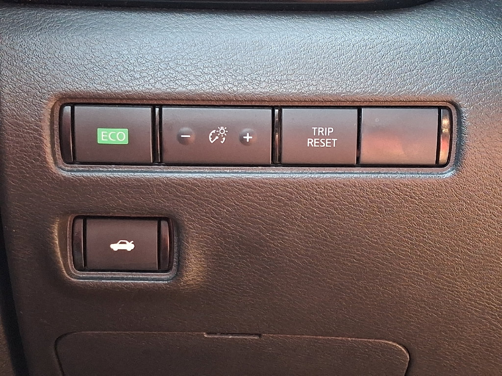 Used 2025 Nissan Sentra SR FWD image 25