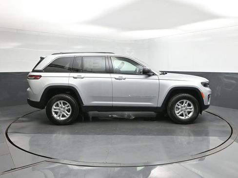 New 2025 Jeep Grand Cherokee Laredo w/ Luxury Tech Group I image 26