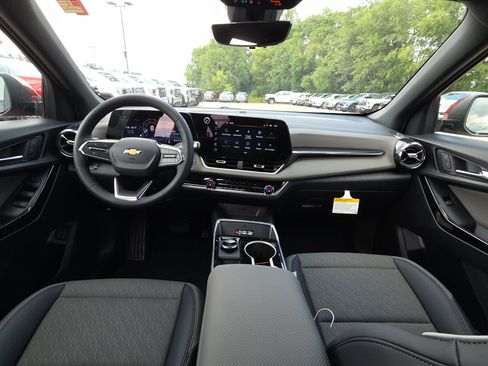 New 2027 Chevrolet Equinox LT w/ Convenience Package II FWD image 29