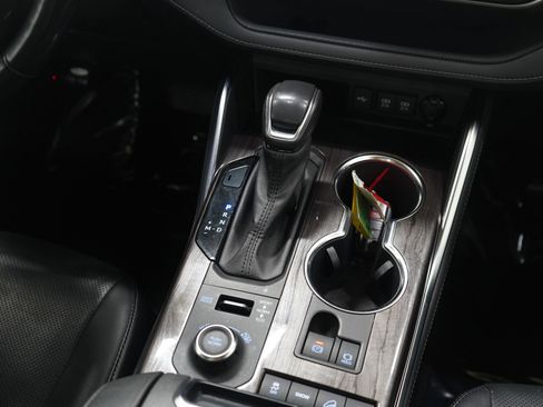 Used 2021 Toyota Highlander Limited image 19