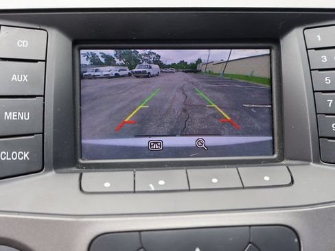 Used 2015 Ford Taurus SEL FWD image 24