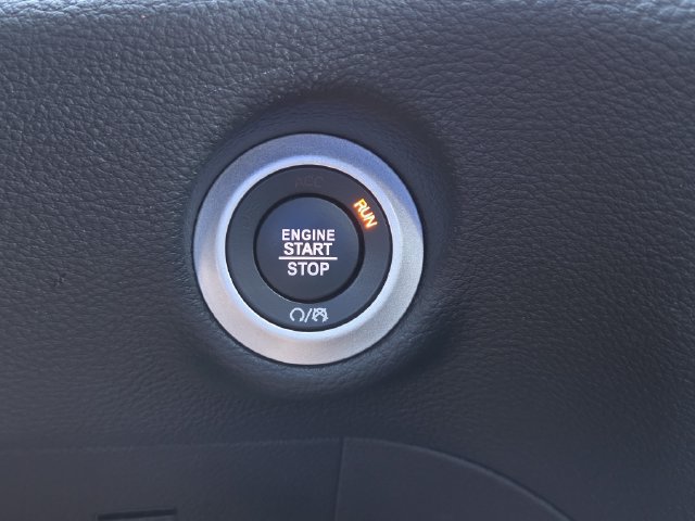 Used 2025 Chrysler Pacifica Limited FWD image 10