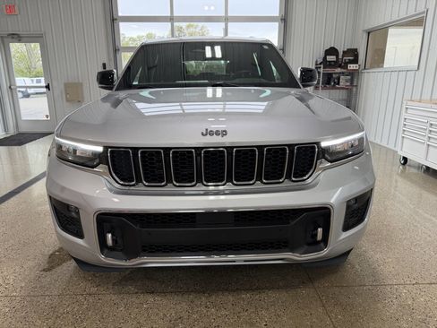 Used 2022 Jeep Grand Cherokee Overland AWD/4WD image 5