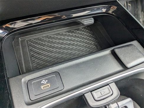 Used 2025 Mercedes-Benz EQB 250+ image 28