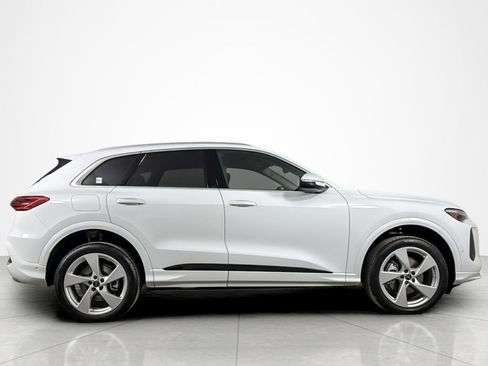 Used 2025 Audi Q5 Premium Plus w/ Premium Plus AWD/4WD image 6