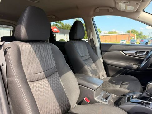 Used 2017 Nissan Rogue SV w/ SV Premium Package FWD image 25