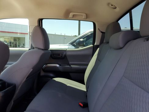 Used 2022 Toyota Tacoma SR5 w/ Technology Package RWD image 11