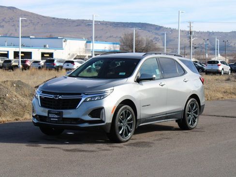 Used 2023 Chevrolet Equinox RS w/ RS Leather Package AWD/4WD image 8