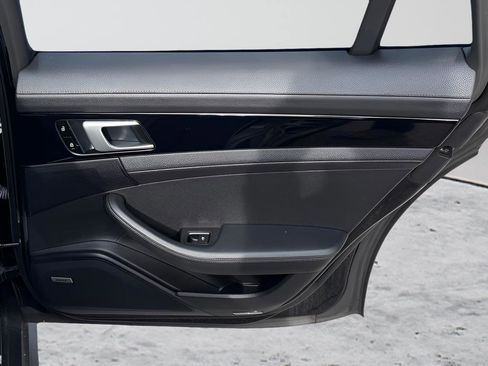 Used 2019 Porsche Panamera 4 image 25