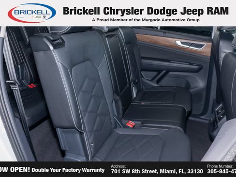 Used 2025 Volkswagen Atlas SE FWD image 21