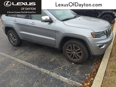 Used 2017 Jeep Grand Cherokee Limited w/ Luxury Group II image 11