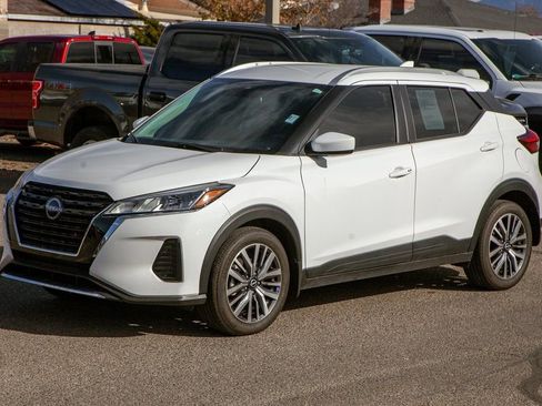Used 2024 Nissan Kicks SV image 9