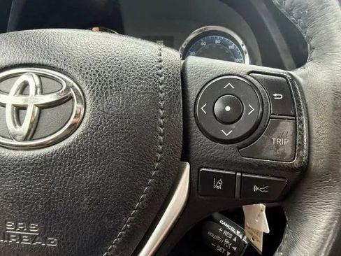 Used 2018 Toyota Corolla SE w/ Carpet Mat Package (TMS) FWD image 21