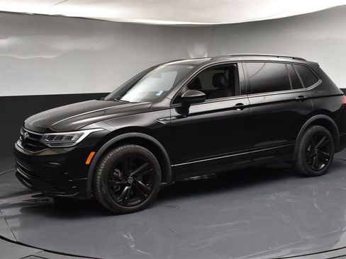 Used 2023 Volkswagen Tiguan SE R-Line image 4