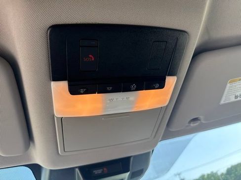 Used 2024 Nissan Rogue SV AWD/4WD image 23
