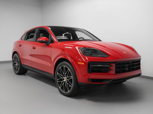 Certified 2024 Porsche Cayenne Coupe AWD/4WD image 10
