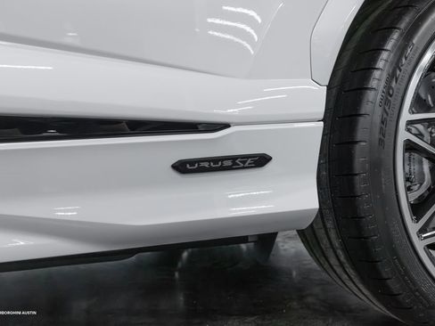 New 2025 Lamborghini Urus SE image 9