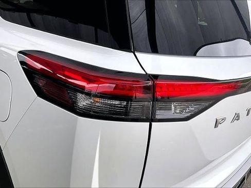 Certified 2025 Nissan Pathfinder SL image 28