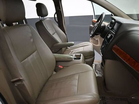 Used 2015 Chrysler Town & Country Touring-L w/ Driver Convenience Group FWD image 27
