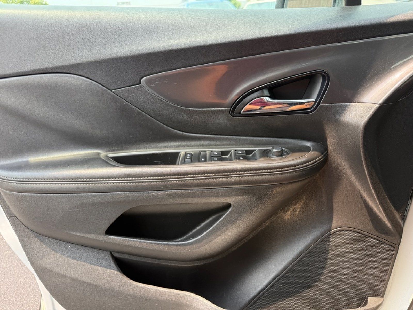 Used 2020 Buick Encore Essence FWD image 34