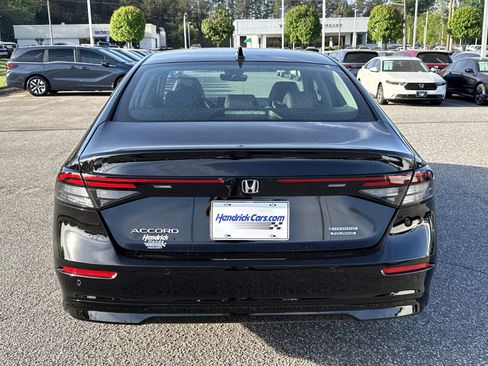 Certified 2025 Honda Accord Touring image 9