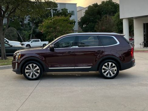 Used 2020 Kia Telluride EX w/ EX Premium Package FWD image 3