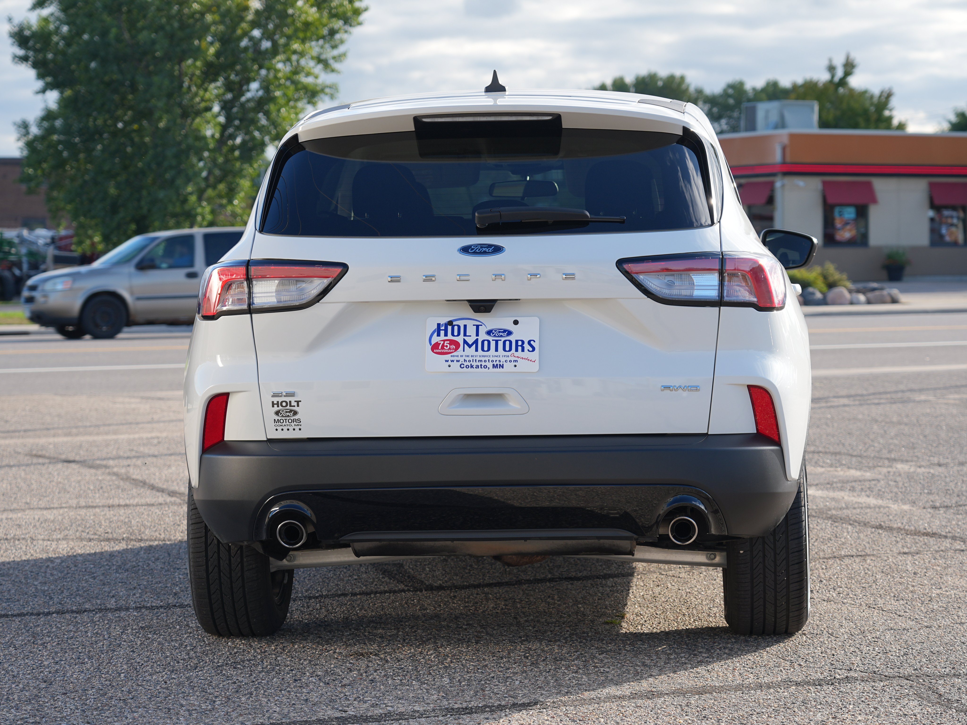 Used 2022 Ford Escape SE w/ SE Sport Appearance Package AWD/4WD image 4