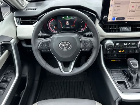 Used 2023 Toyota RAV4 XLE Premium image 15