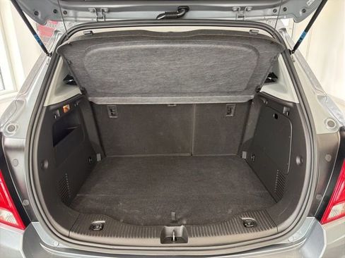 Used 2019 Chevrolet Trax LT w/ LT Convenience Package FWD image 8