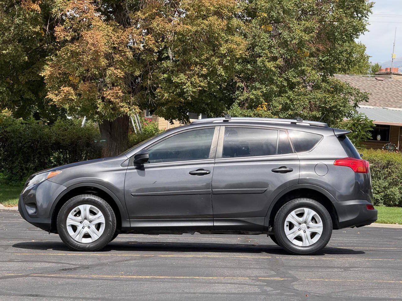 Used 2013 Toyota RAV4 LE FWD image 2