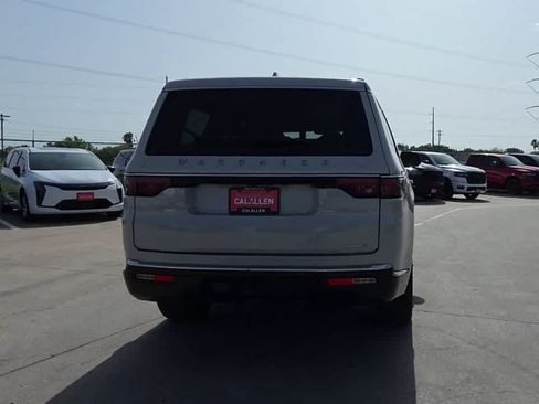 Used 2022 Jeep Wagoneer Series III w/ Flexible Seating Group RWD image 7