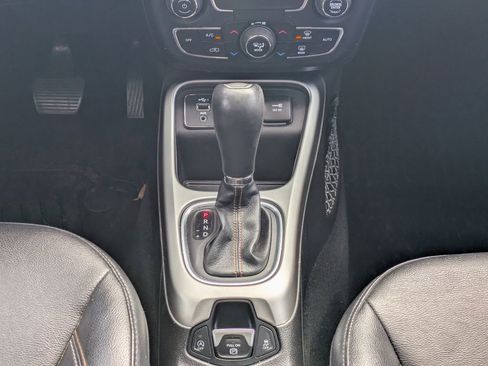 Used 2019 Jeep Compass Latitude w/ Popular Equipment Group FWD image 19