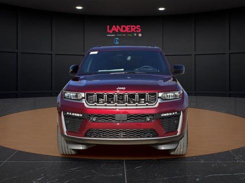 New 2026 Jeep Grand Cherokee Limited w/ Luxury Tech Group II RWD image 4