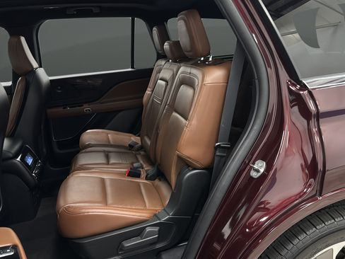 Used 2022 Lincoln Aviator Grand Touring AWD/4WD image 24