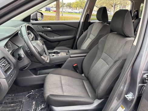 Used 2025 Nissan Rogue SV image 32