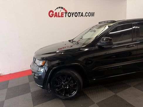 Used 2019 Jeep Grand Cherokee Altitude AWD/4WD image 4