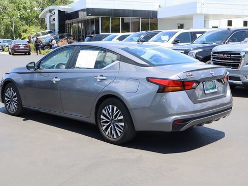 Used 2024 Nissan Altima 2.5 SV FWD image 7
