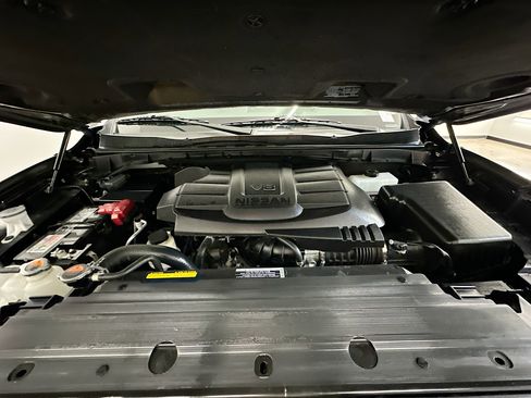 Used 2024 Nissan Titan SV w/ SV Convenience Package image 33