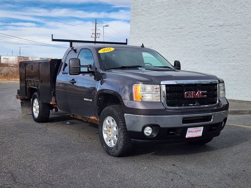 Used 2011 GMC Sierra 3500 SLE w/ SLE Preferred Package image 6