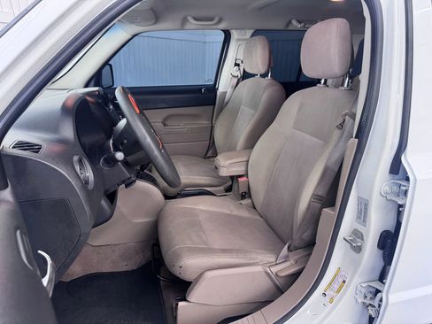 Used 2015 Jeep Patriot Sport image 9