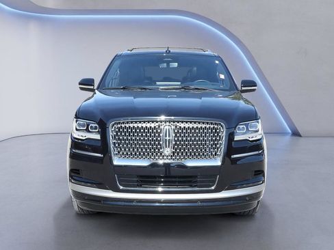 Certified 2024 Lincoln Navigator Reserve AWD/4WD image 10