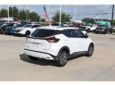 Used 2023 Nissan Kicks SR w/ SR Premium Package FWD image 6
