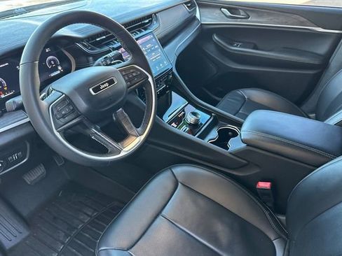 Used 2024 Jeep Grand Cherokee Limited w/ Luxury Tech Group II image 13