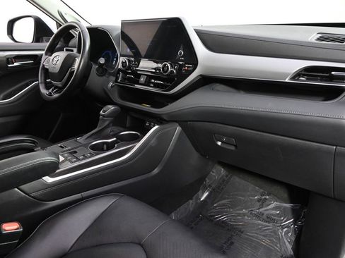 Used 2023 Toyota Highlander Platinum image 15