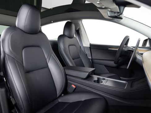 Used 2023 Tesla Model Y Long Range image 28