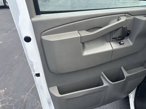 Used 2017 Chevrolet Express 2500 RWD image 13